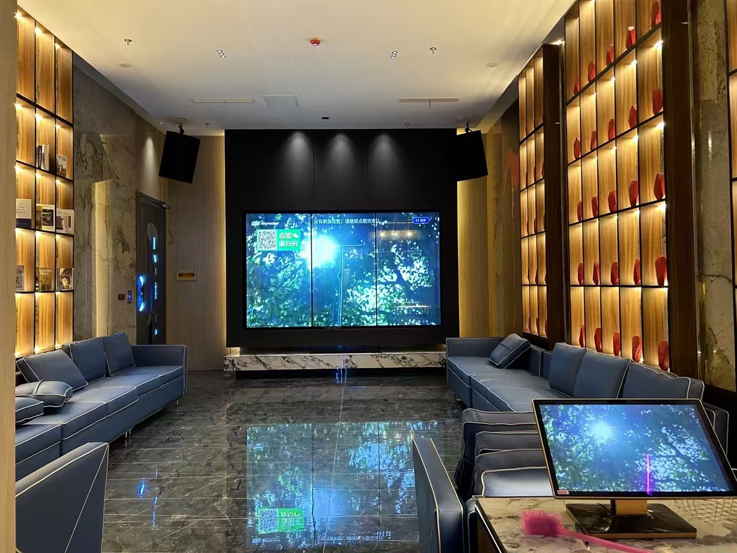 屋内用LEDディスプレイ